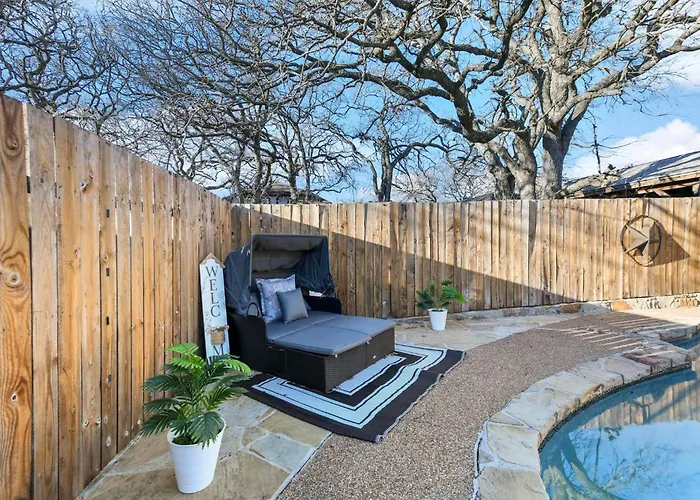 Diamond Waters Near Dfw & Stadium , Private Pool Holiday home