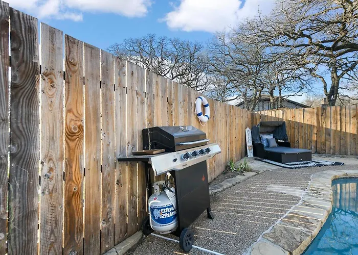 Diamond Waters Near Dfw & Stadium , Private Pool Holiday home