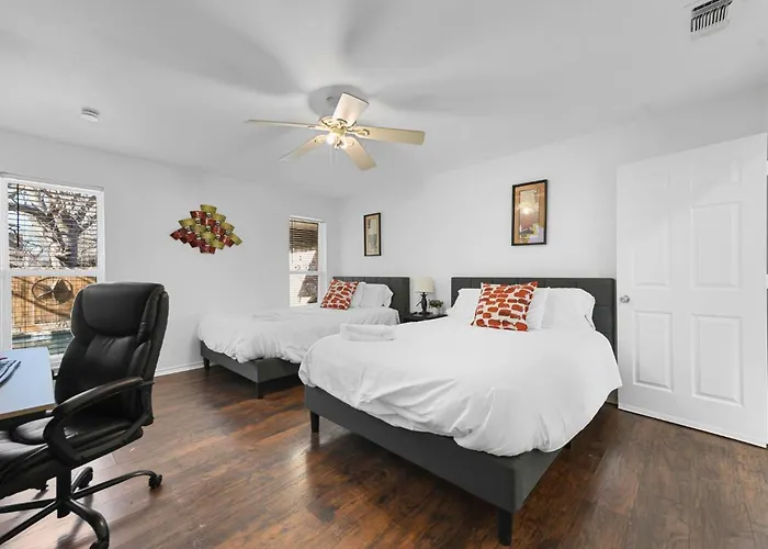 Holiday home Diamond Waters Near Dfw & Stadium , Private Pool