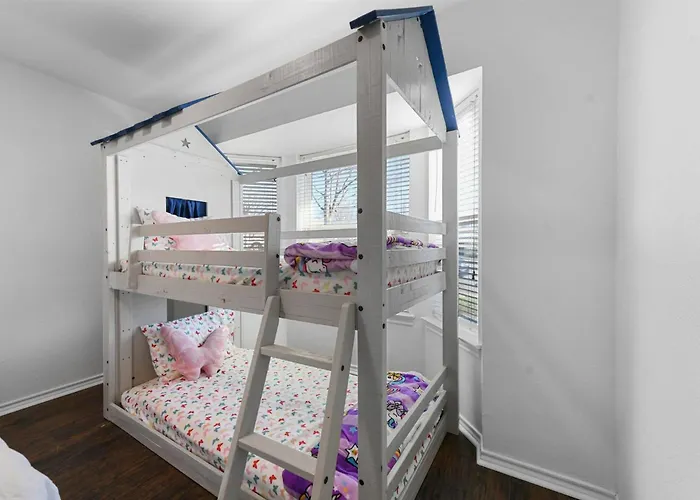 Holiday home Diamond Waters Near Dfw & Stadium , Private Pool