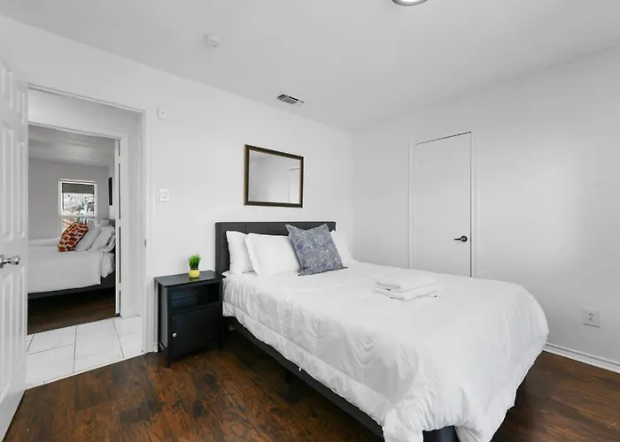 Diamond Waters Near Dfw & Stadium , Private Pool Holiday home Fort Worth