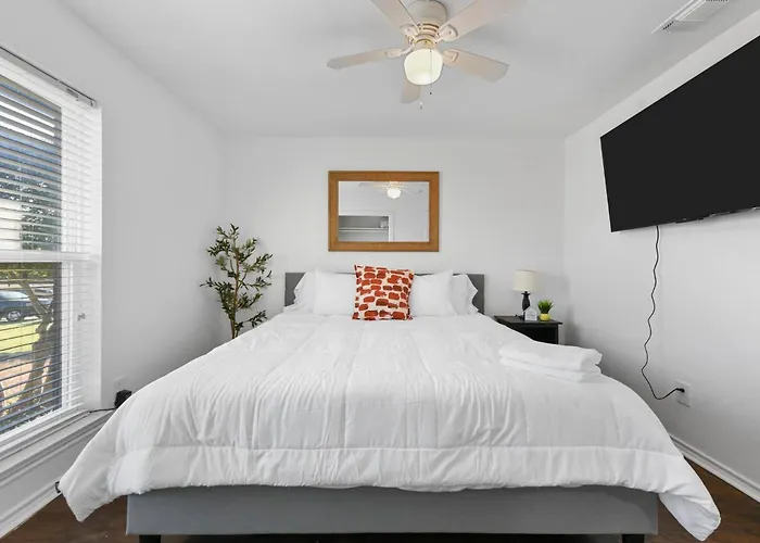 Holiday home Diamond Waters Near Dfw & Stadium , Private Pool Fort Worth
