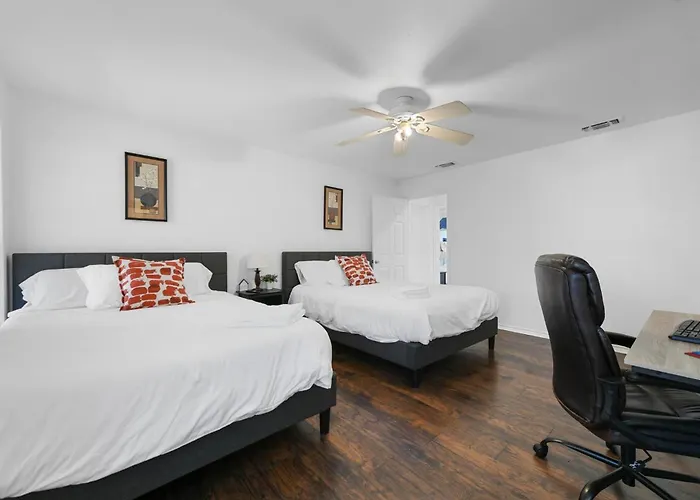Diamond Waters Near Dfw & Stadium , Private Pool Holiday home